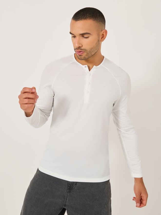 Styli Styli Solid Henley Neck Slim Fit T-Shirt - Image 1