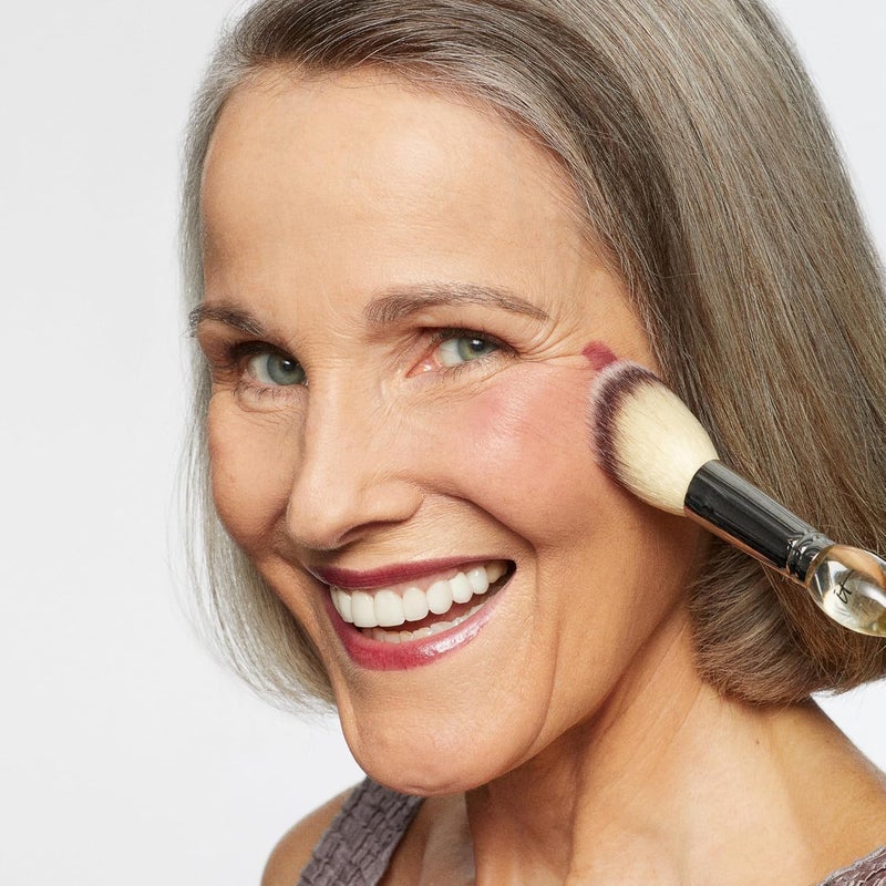 It Cosmetics Heavenly Luxe French Boutique Blush Brush No. 4 - Image 4