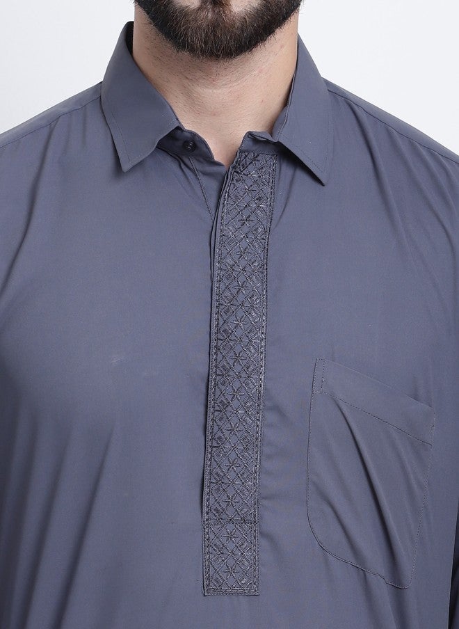 Sojanya Pathani Kurta and Pyjamas Set for Men - Image 2