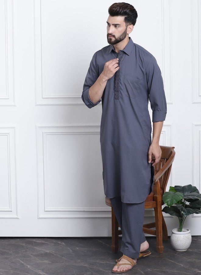 Sojanya Pathani Kurta and Pyjamas Set for Men - Image 5