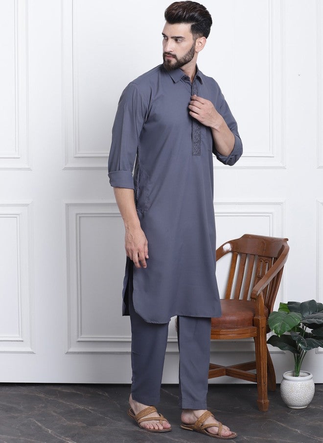 Sojanya Pathani Kurta and Pyjamas Set for Men - Image 4