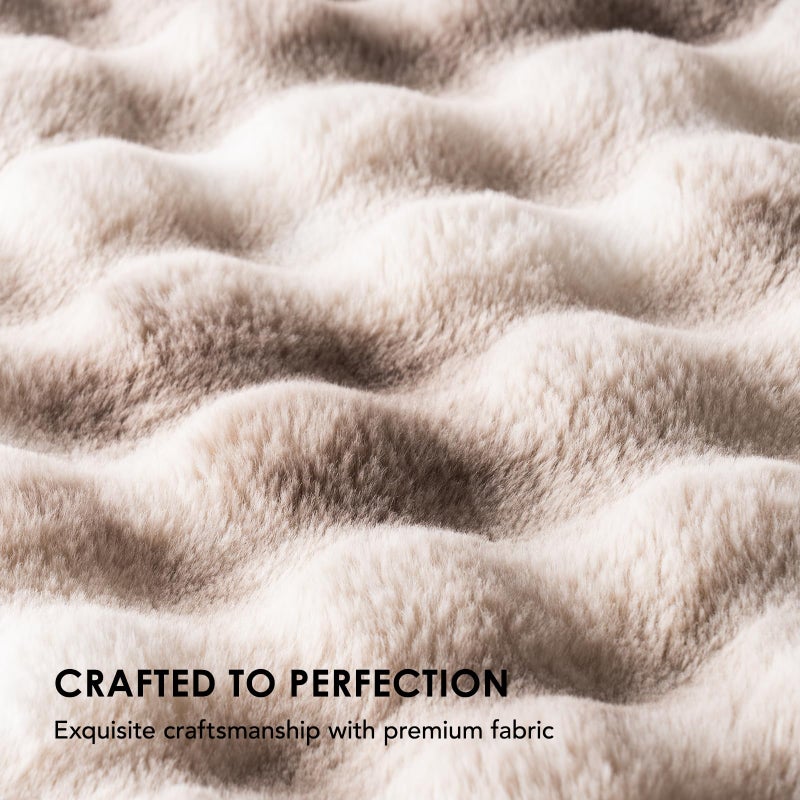 Evergrace Ultra Soft Luxury Ridgeline Faux Rabbit Fur Fur رمي بطانية سميكة دافئ الفقاعة رمي السرير بطانيات عكسية مريحة لأريكة كرسي أريكة رمادي 50 × 60 بوصة 870 GSM - Image 4
