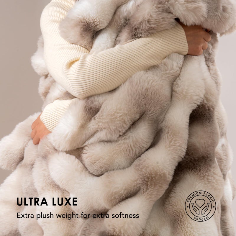 Evergrace Ultra Soft Luxury Ridgeline Faux Rabbit Fur Fur رمي بطانية سميكة دافئ الفقاعة رمي السرير بطانيات عكسية مريحة لأريكة كرسي أريكة رمادي 50 × 60 بوصة 870 GSM - Image 3