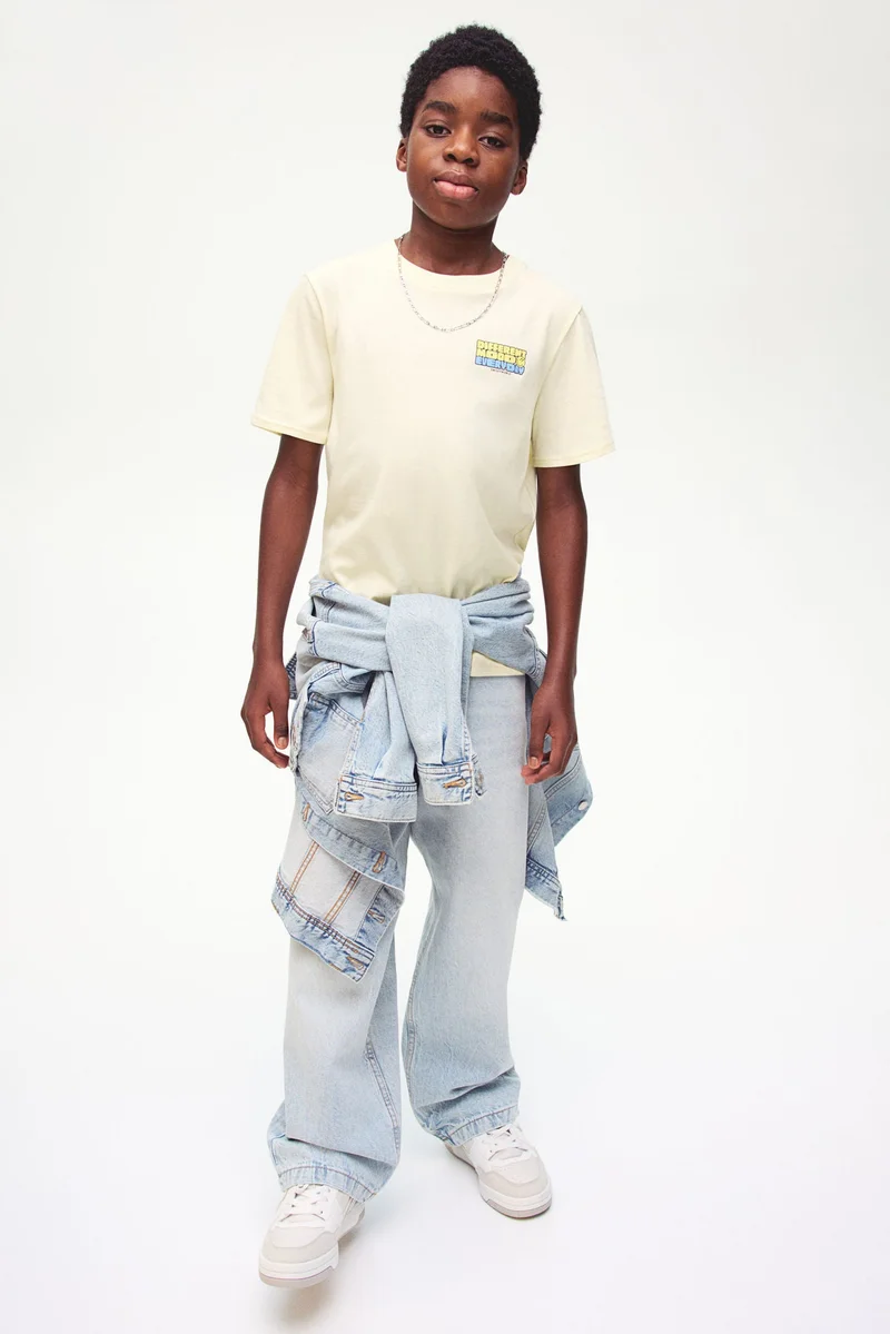 اتش اند ام تي-شيرت بتصميم مطبوع