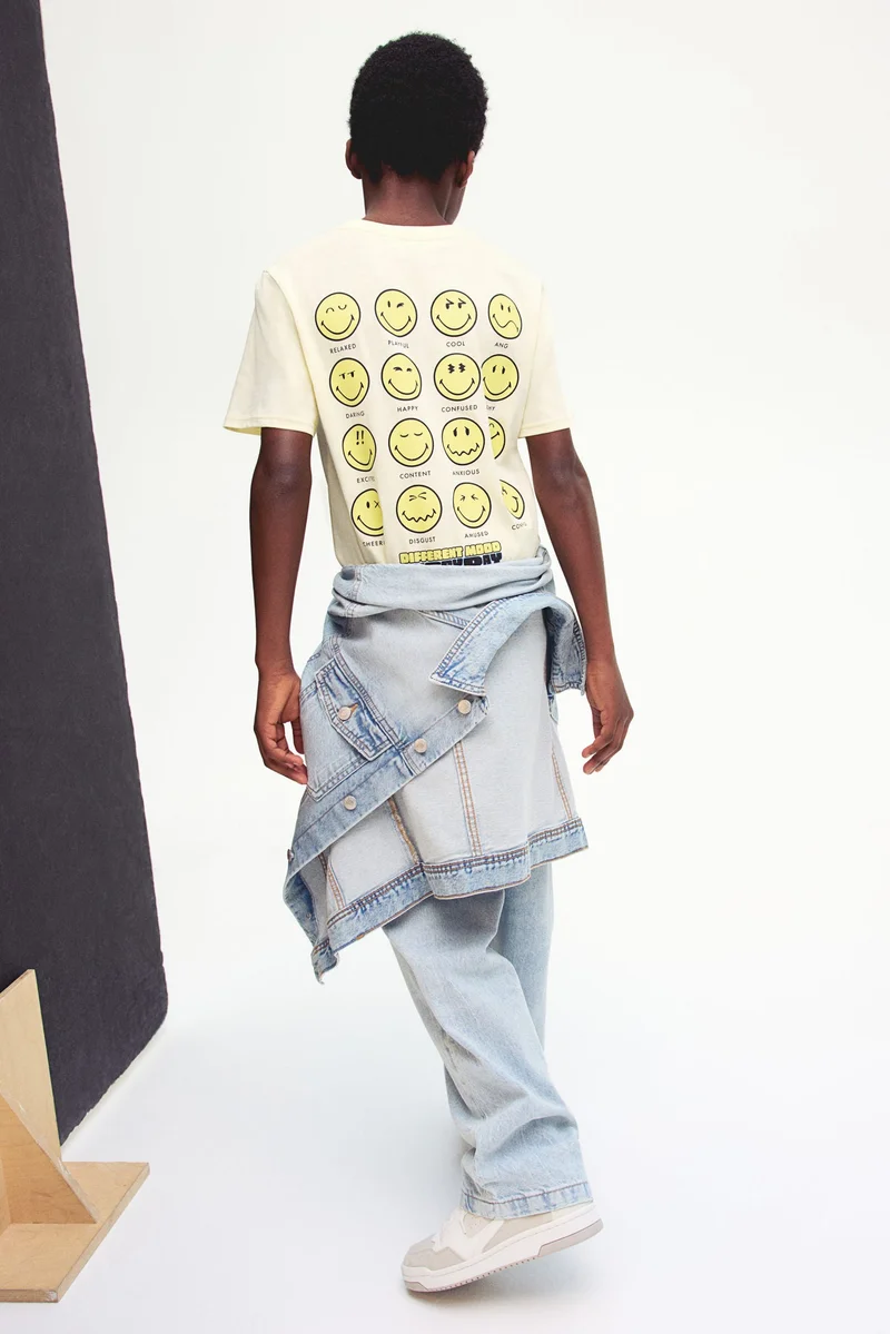 اتش اند ام تي-شيرت بتصميم مطبوع