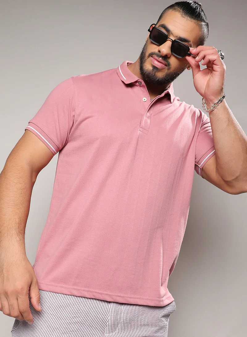 انستافاب بلس تيشيرت رجالي بأزرار نصفية وتصميم هالو مخطط باللون المرجاني الفاتح