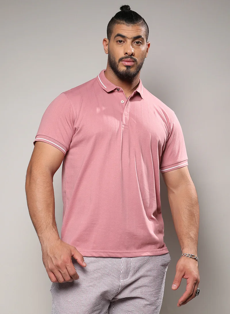 انستافاب بلس تيشيرت رجالي بأزرار نصفية وتصميم هالو مخطط باللون المرجاني الفاتح