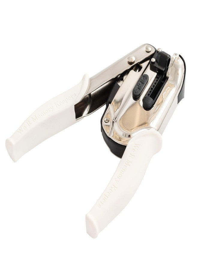 وي آر ميموري كيبرز مثقب ورق بخطاف أوروبي من وي آر ميموري كيبرز، بطول 1.5 بوصة، يُستخدم مع الورق، واللوحات، والقماش، والصفائح المعدنية الرقيقة، والجلد، والبلاستيك، ولصنع سجلات القصاصات والبطاقات. - Image 2