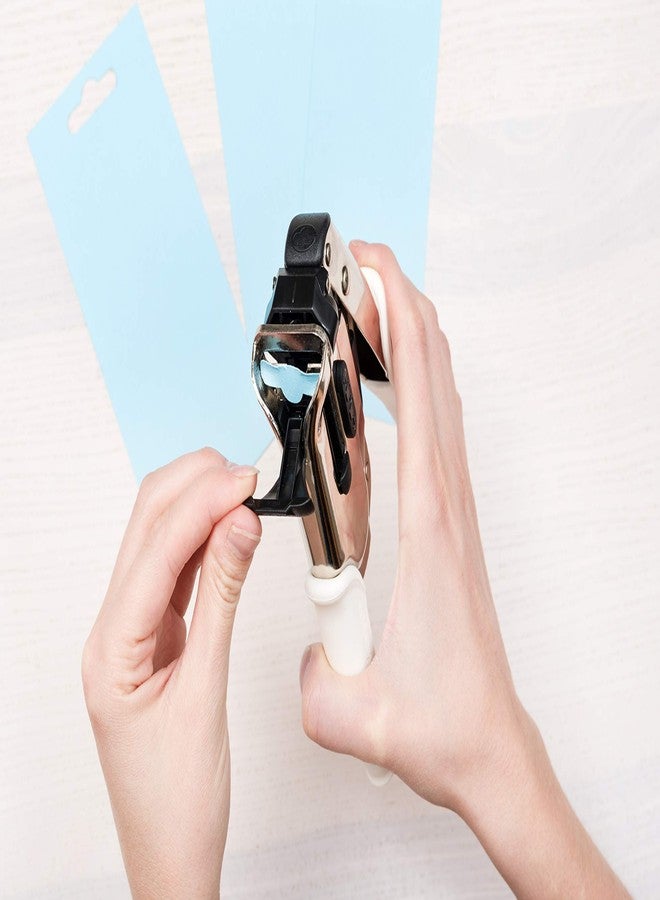 وي آر ميموري كيبرز مثقب ورق بخطاف أوروبي من وي آر ميموري كيبرز، بطول 1.5 بوصة، يُستخدم مع الورق، واللوحات، والقماش، والصفائح المعدنية الرقيقة، والجلد، والبلاستيك، ولصنع سجلات القصاصات والبطاقات. - Image 3