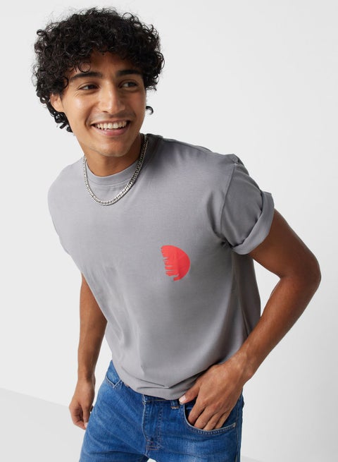 تي شيرت برسومات كبيرة الحجم