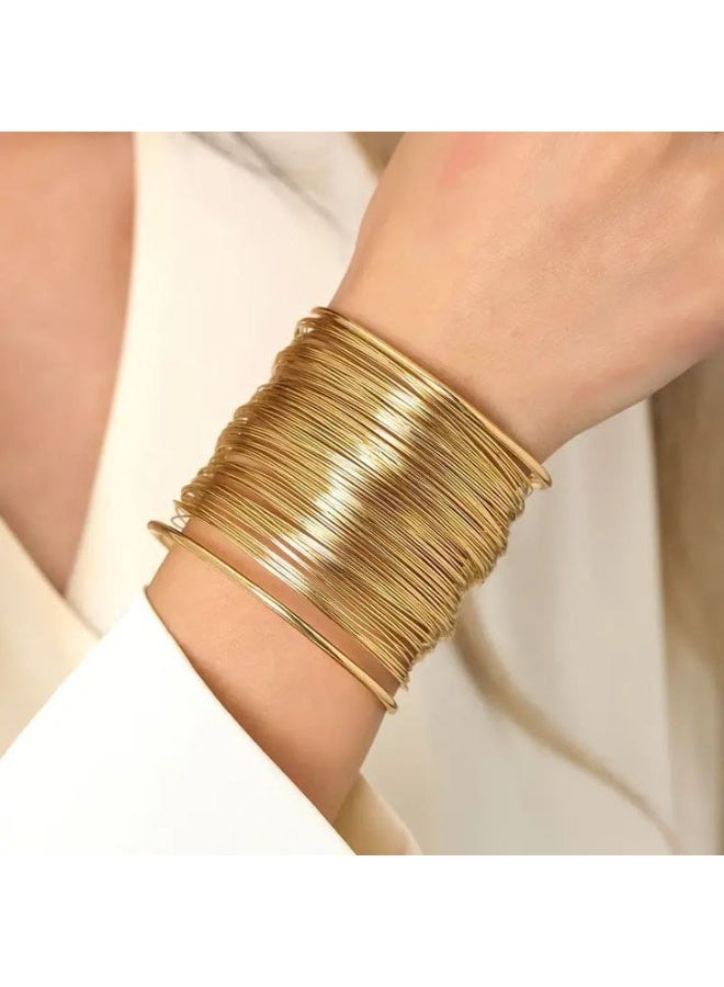 طقم أساور نسائية ذهبية مقاس ٨ سم – تصميم عصري متعدد الطبقات يمنحك إطلالة فخمة وجريئة - Image 1