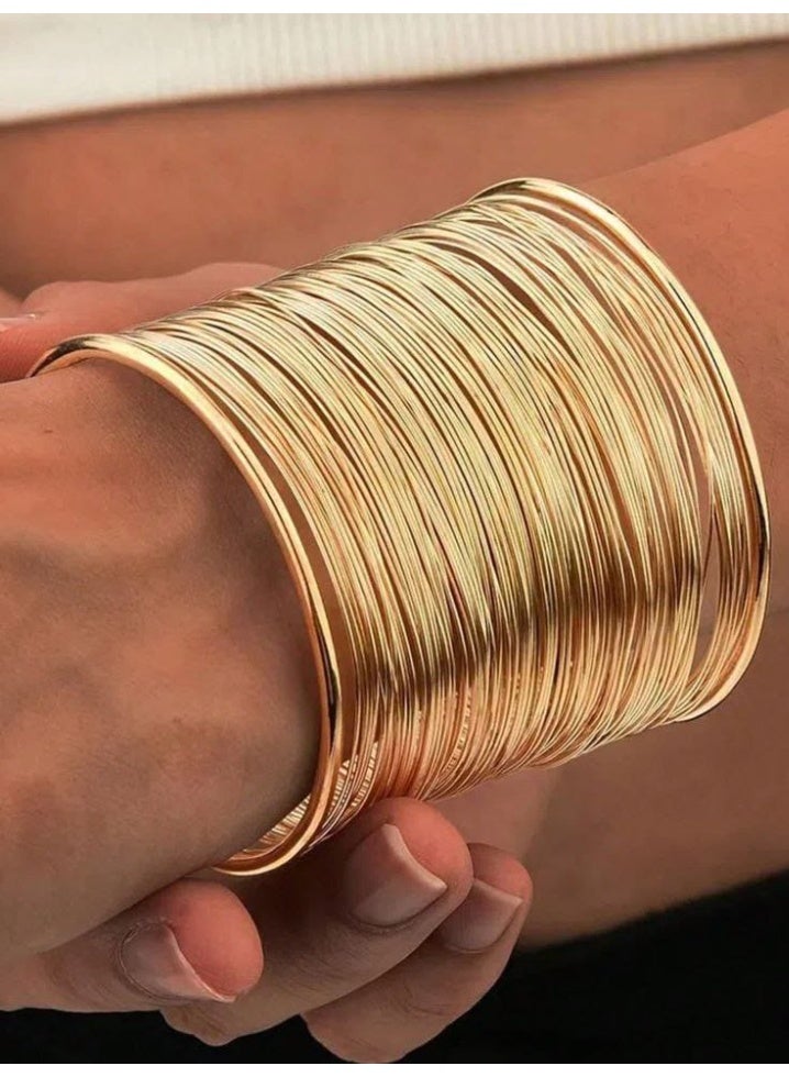 طقم أساور نسائية ذهبية مقاس ٨ سم – تصميم عصري متعدد الطبقات يمنحك إطلالة فخمة وجريئة - Image 2