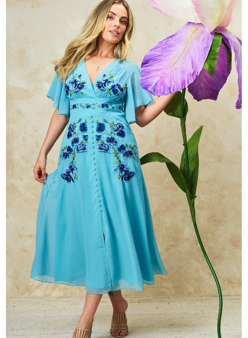 هوب اند ايفي فستان ميدي بأزرار وأكمام شلال مطرزة