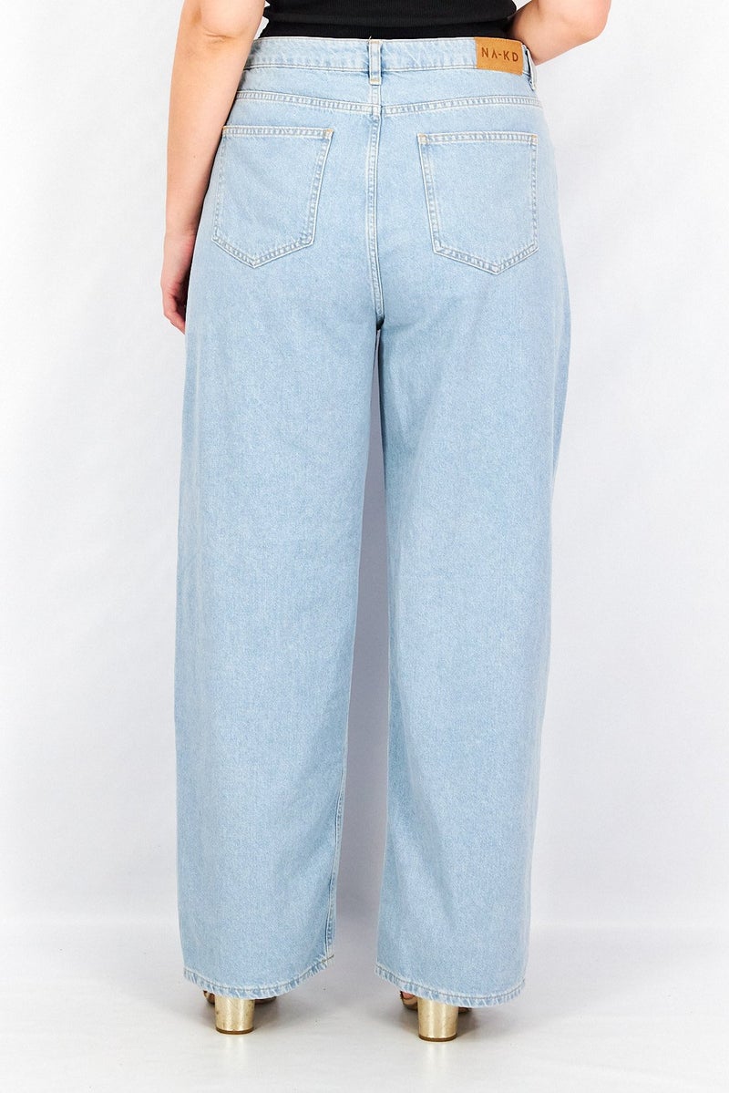 NA-KD بنطلون جينز نسائي واسع بانتظام، غسول، أزرق فاتح - Image 3