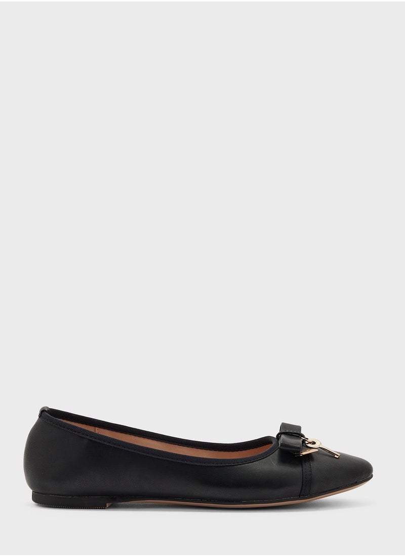 NINE WEST - Pointed Toe Pumps - Image 1