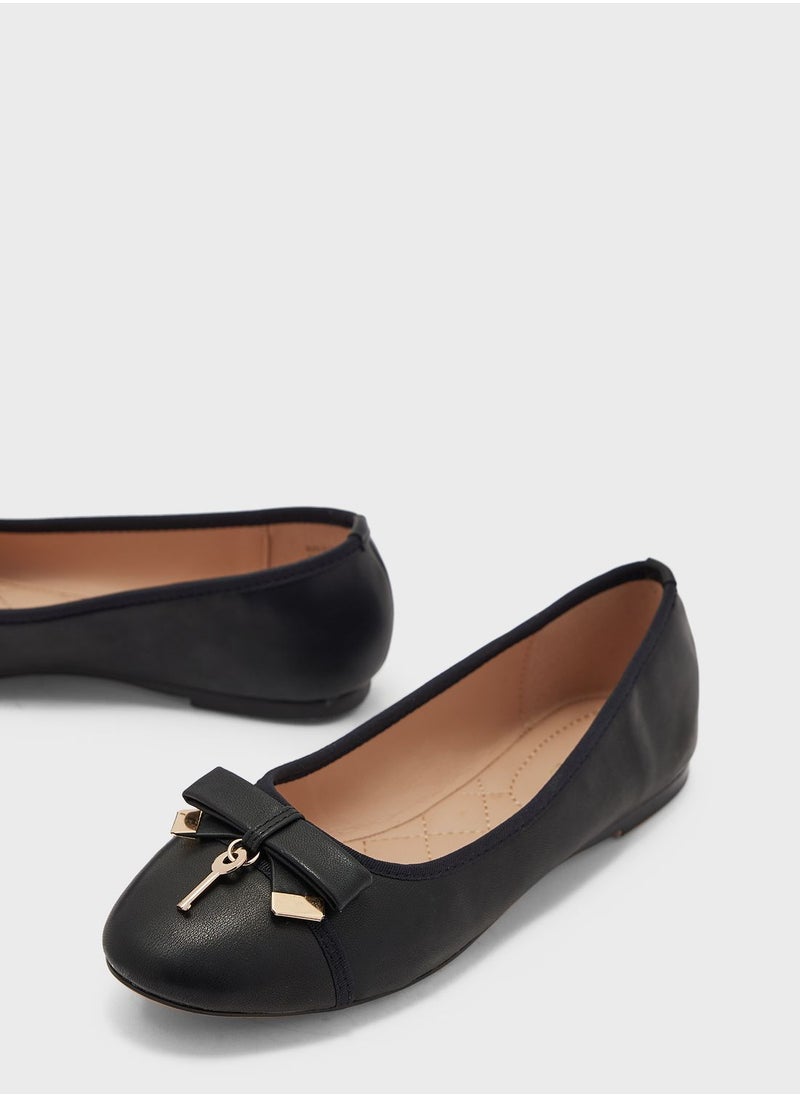 NINE WEST - Pointed Toe Pumps - Image 1