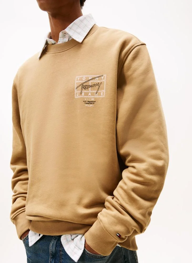 TOMMY JEANS  Regular Entry Dna Play Sweatshirt for Men | Best Price UAE