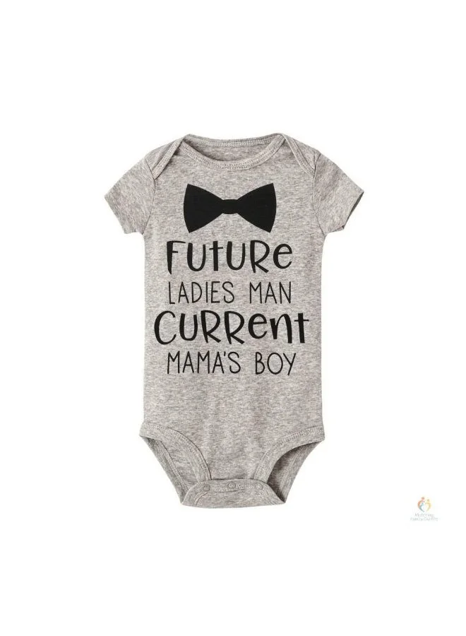 ماتشينج فاميلي اوتفيتس رومبر "رجل السيدات المستقبلي وصبي ماما الحالي" للرضّع – تصميم مطبوع من قطن ناعم وقابل للتنفس للمواليد الجدد | زي سهل الارتداء للمواليد الذكور، هدية لحفلات استقبال المواليد، وملابس يومية لطيفة