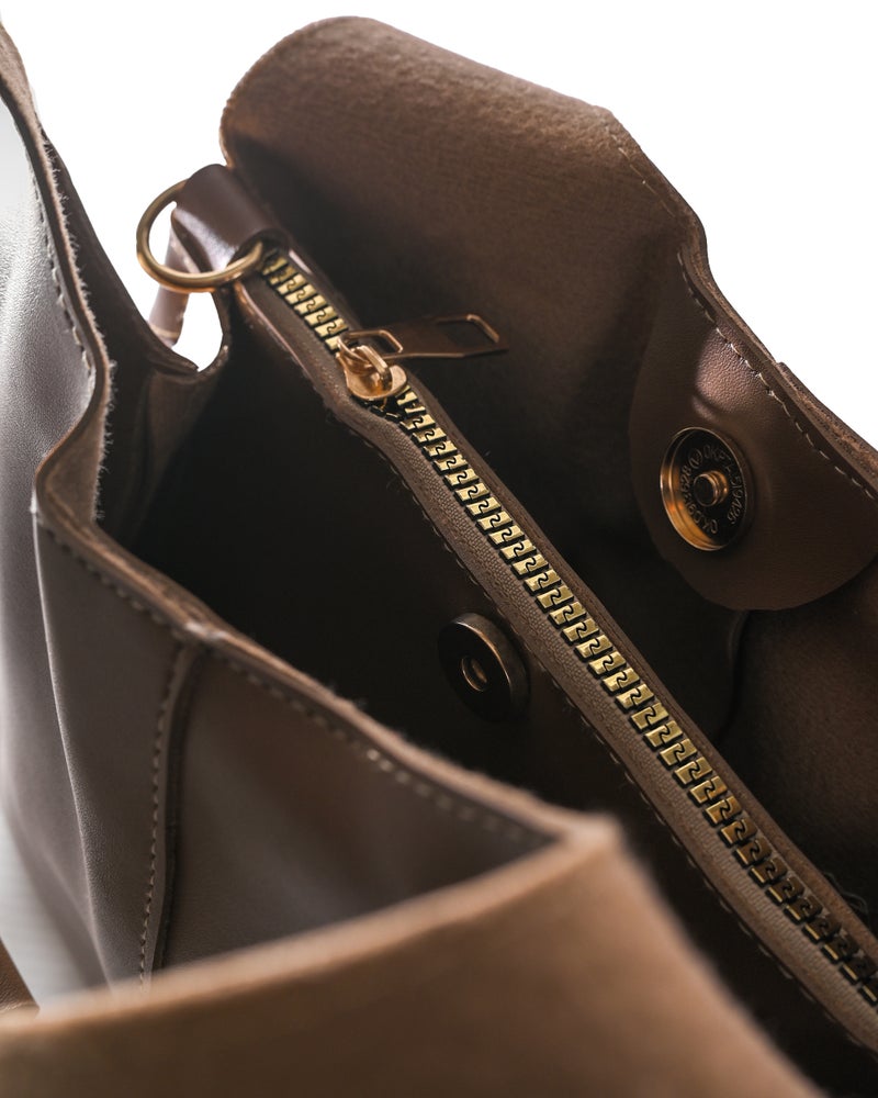 Leather Shoulder Bag - Timeless Style for Modern Women - Image 3