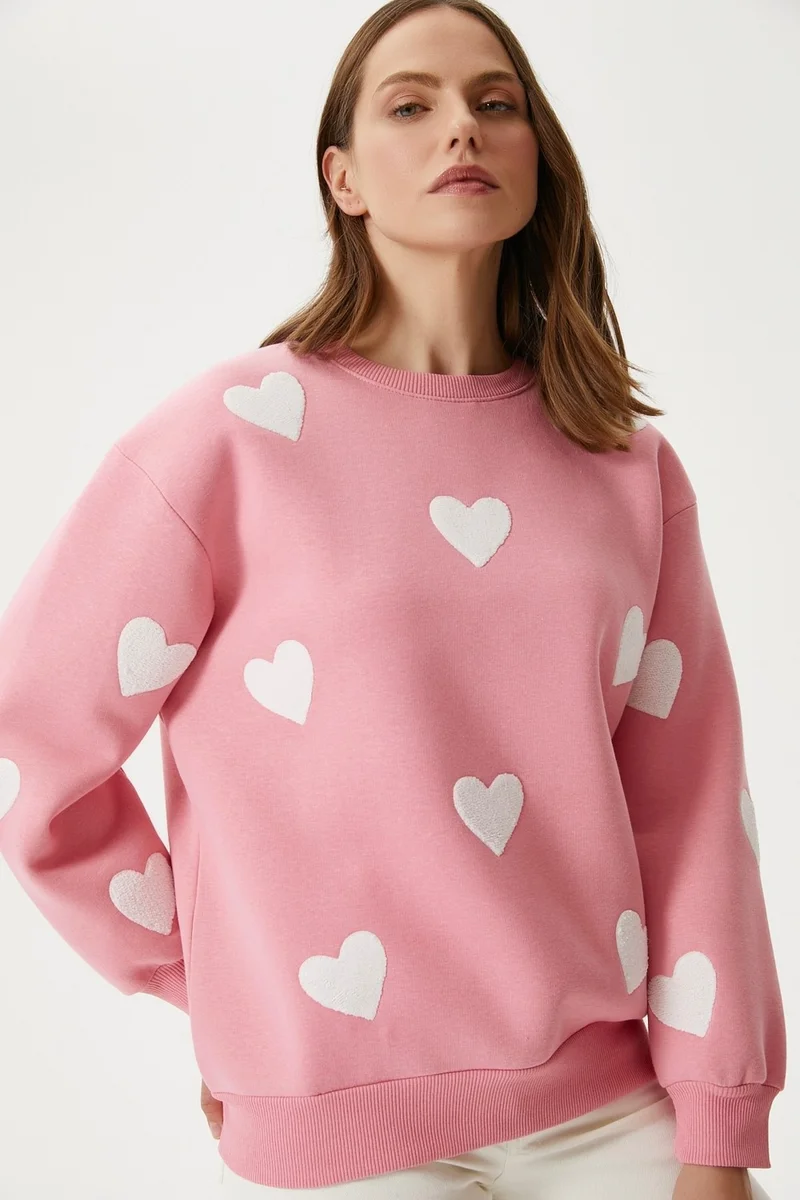 ريتنيس Women's Love Heart Embroidered Pink Sweatshirt