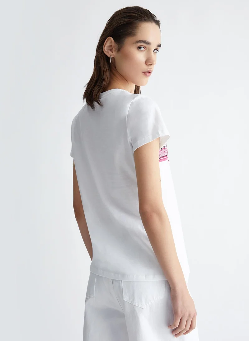 ليو جو تي شيرت بطبعة أزهار وأحجار