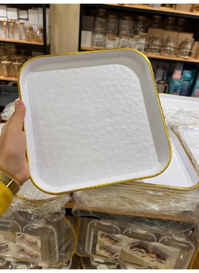 A plate with a gilded frame that can also be used as a serving tray. Made of plastic.