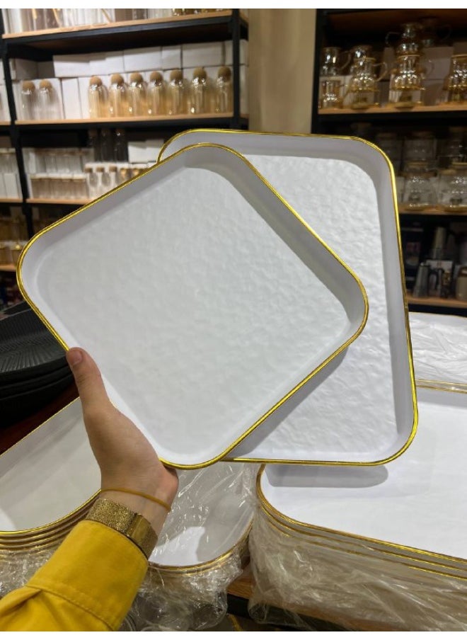 A plate with a gilded frame that can also be used as a serving tray. Made of plastic.