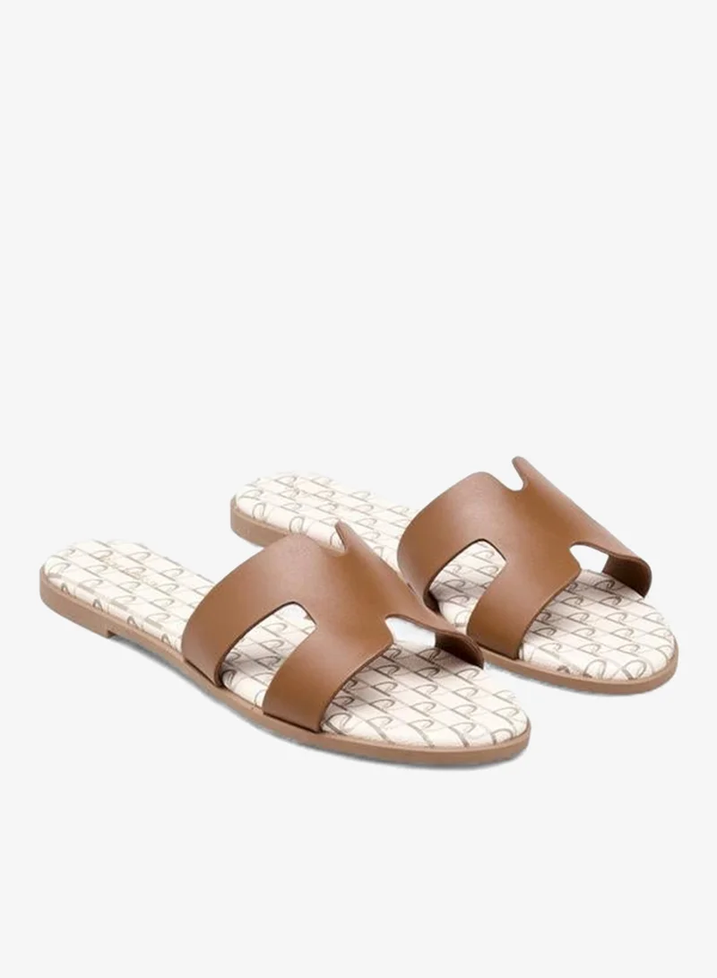 بابريكا صنادل نسائية بطبعة شعار