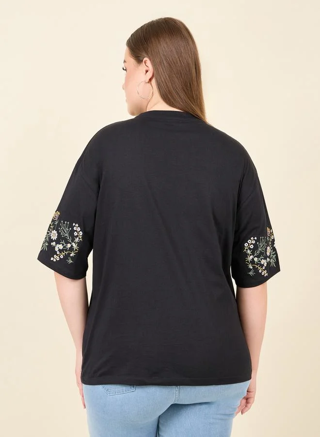 Styli Plus Oversized Embroidered Sleeves Longline T-shirt
