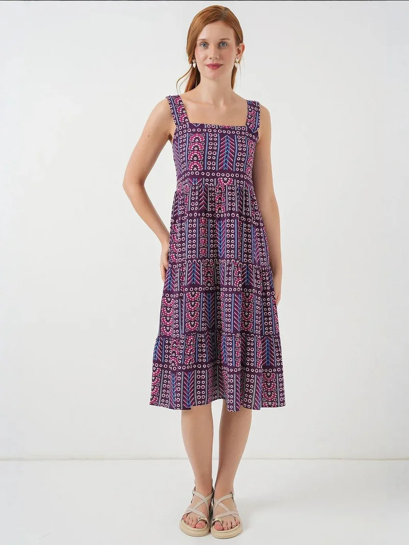 بيغ دارت فستان ميدي بنقوش بياقة مربعة