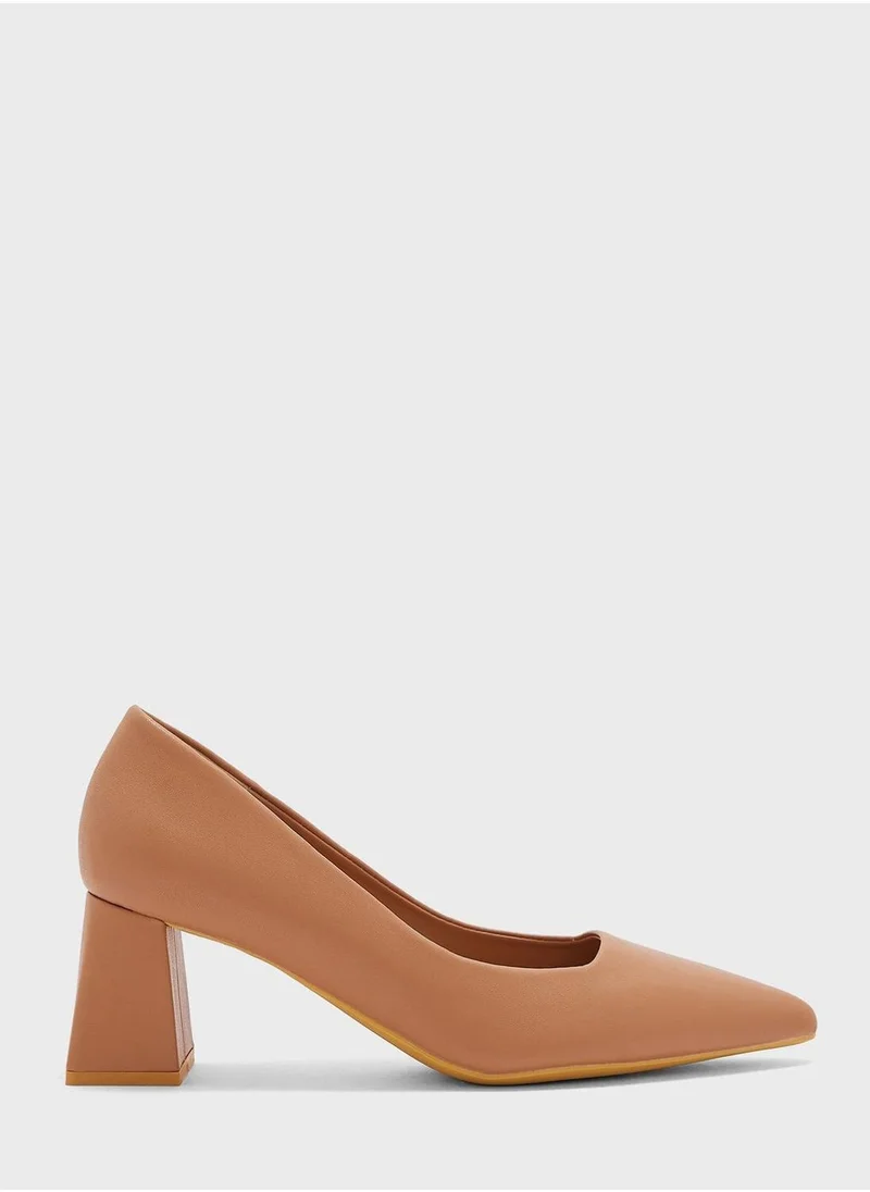 shoexpress Pointed Toe Mid Heel Pumps