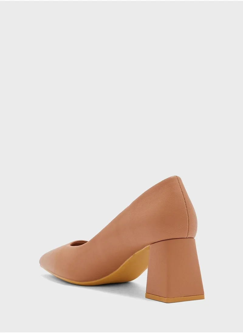 shoexpress Pointed Toe Mid Heel Pumps
