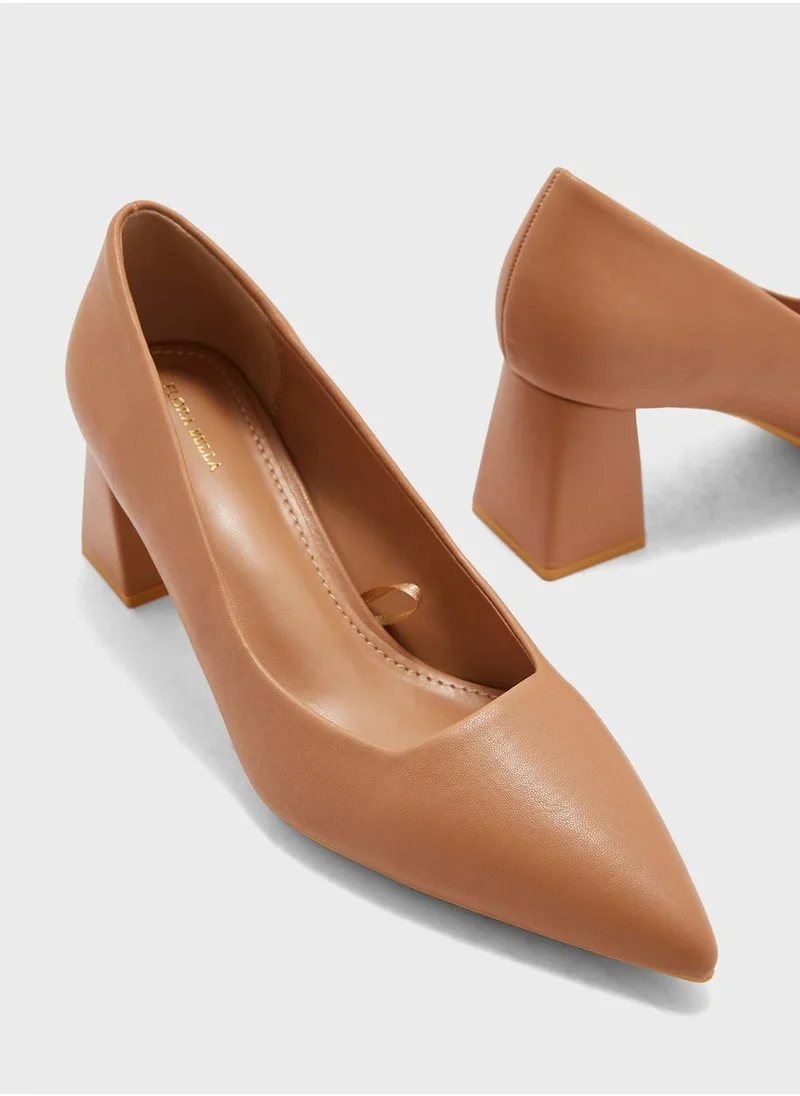 shoexpress Pointed Toe Mid Heel Pumps