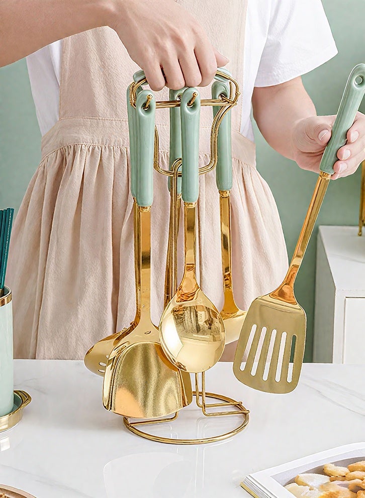 مجموعة أدوات المطبخ من الفولاذ المقاوم للصدأ من سبع قطع (ذهبية) – مجموعة أدوات الطهي من 7 قطع مع رف عالق، وتشمل: ملعقة منقودة، ملعقة فاخرة منقودة، ملعقة كبيرة، ملعقة صب الحساء، ملعقة فاخرة، ملعقة Паستا - Image 5