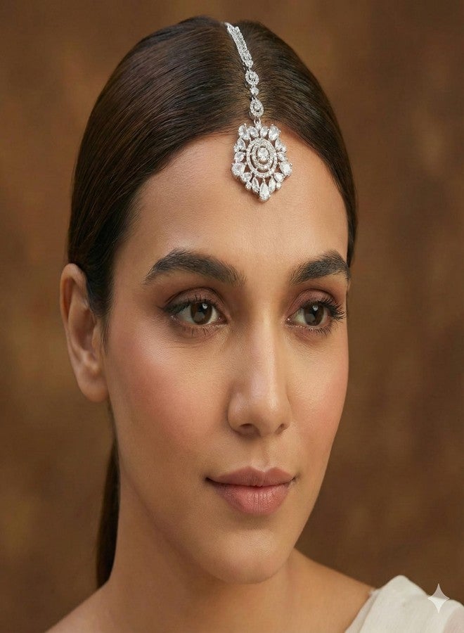 Tanaira تيكا مانغ مطلية بالنعناع من تانيرا للنساء - مانغ تيكا هندية مرصعة بالكريستال - مجوهرات شعر تقليدية للعرائس لحفلات الزفاف (أبيض) - Image 3