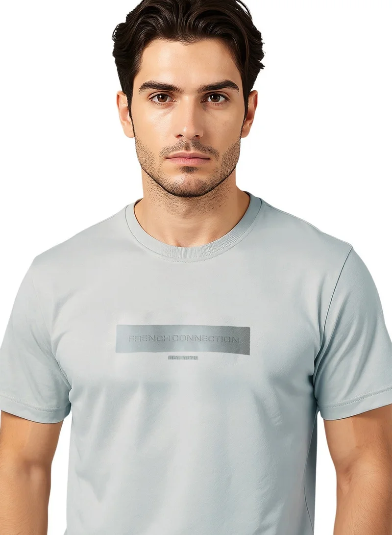 فرنش كونكشن تيشيرت بياقة دائرية بطبعة شعار مطاطي