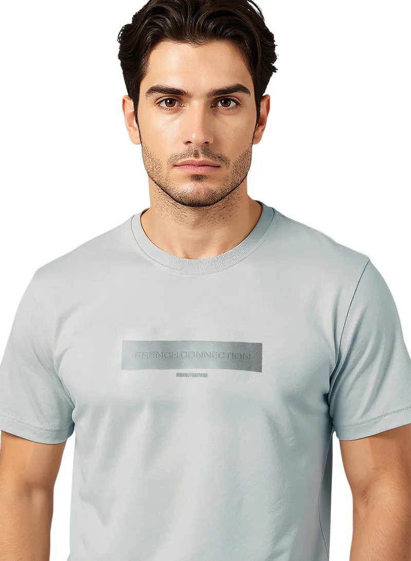 فرنش كونكشن تيشيرت بياقة دائرية بطبعة شعار مطاطي