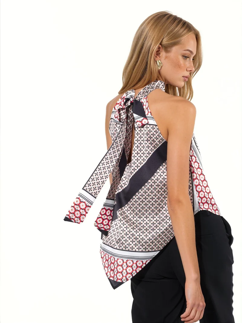 هيكاب Patterned Halter Collar Blouse
