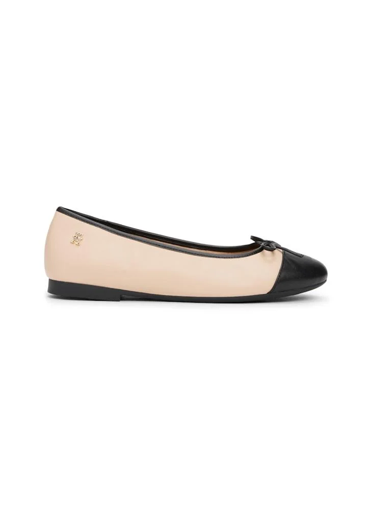 تومي هيلفيغر Toe Cap Leather Ballerina