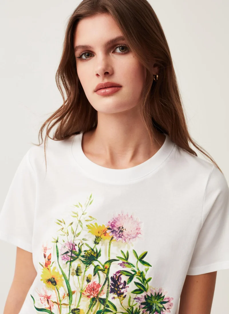 او في اس Cotton T-shirt with flower print