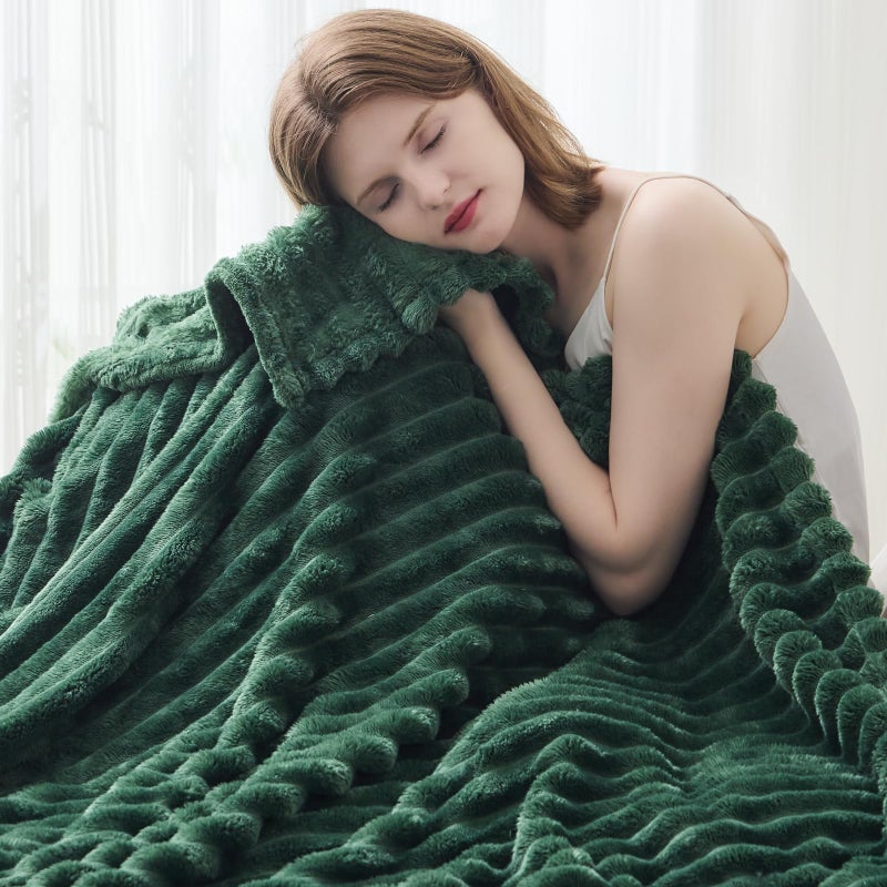 NEWCOSPLAY Super Soft Throw Blanket Dark Green Premium Silky Flannel Fleece 3D Ribbed Jacquard Lightweight Bed Blanket All Season Use (Dark Green Ribbed, Throw(50"x60")) - Image 4