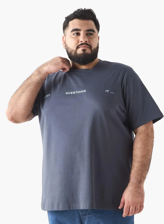 ماكسيم تيشيرت بياقة دائرية وطبعة شعار بمقاس كبير