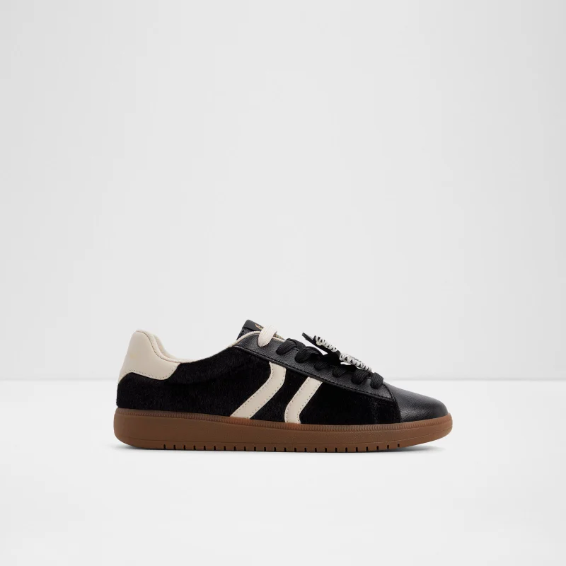 CHICSNEAKER2