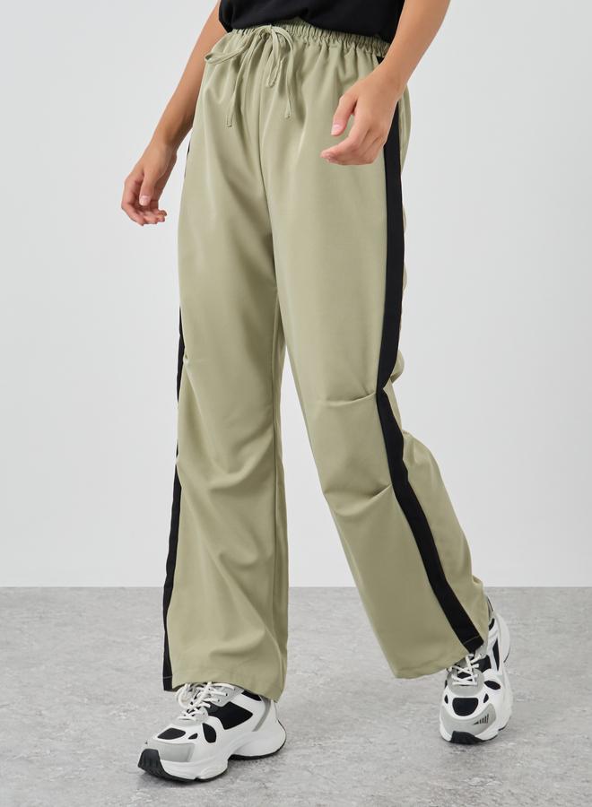 تايك تو بنطلون كارغو بجوانب بسحاب مع رباط - Image 2