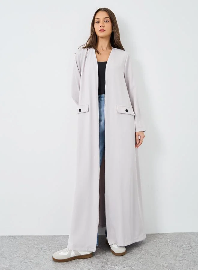 أميرة عباية مفتوحة من الأمام بتفاصيل جيوب