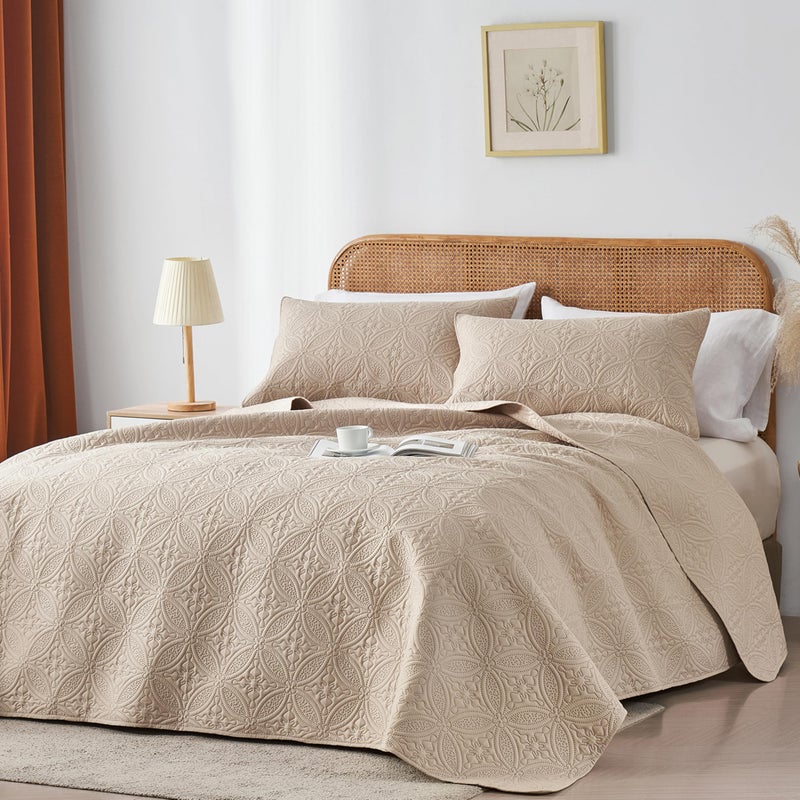 WURUIBO King/Cal King Quilt Set Beige, Microfiber Lightweight Bedspreads, Ultrasonic Embossed Solid Coverlet, Thin Bedding Set for All Season, Soft Breathable Bed Cover(1 Quilt, 2 Pillow Shams) - Image 2