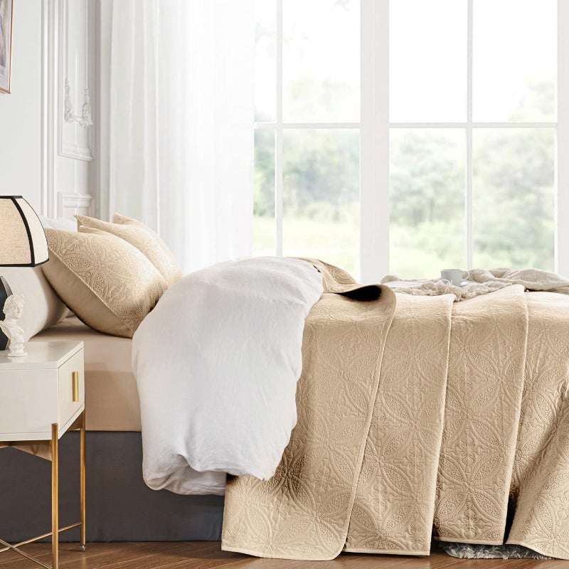 WURUIBO King/Cal King Quilt Set Beige, Microfiber Lightweight Bedspreads, Ultrasonic Embossed Solid Coverlet, Thin Bedding Set for All Season, Soft Breathable Bed Cover(1 Quilt, 2 Pillow Shams) - Image 3