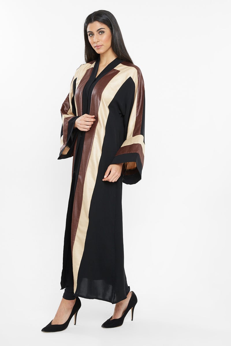 النخبة عباية مخططة كاجوال بتفاصيل مخططة باللون البني اللامع والكريمي - Image 2
