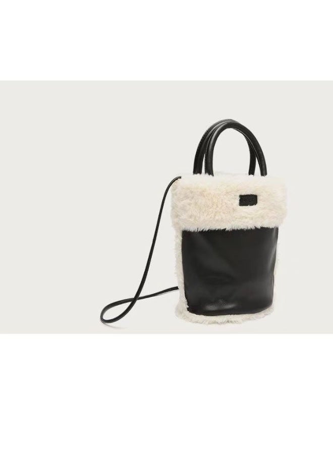 أوغ حقيبة سلة من صوف الحملان، حقيبة كروس بودي - Image 2