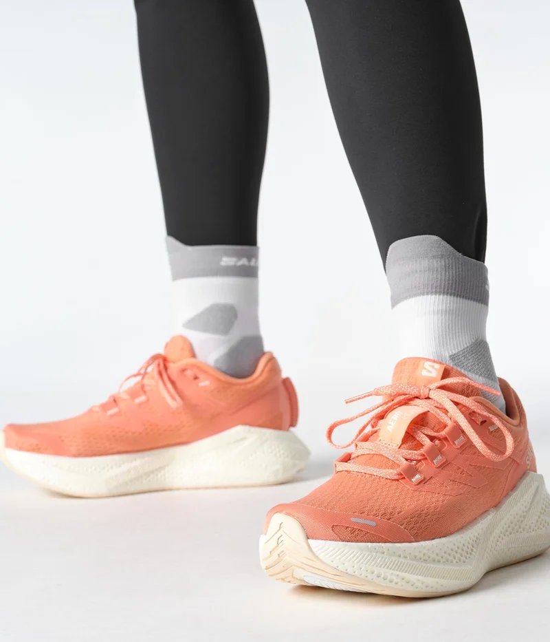 Salomon AERO GLIDE 3 Low Top Sneaker